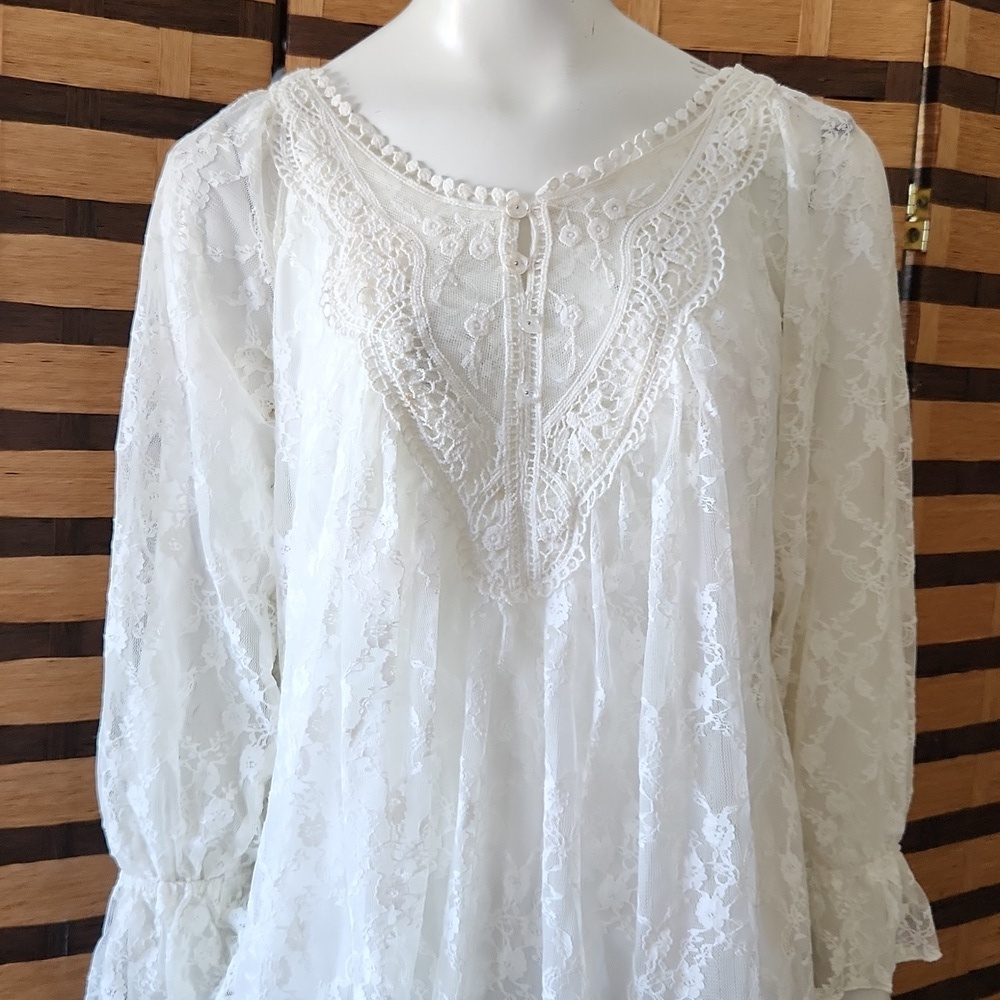 V Cristina lace overlay top